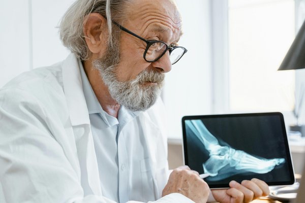 Orthopédiste à paris : le dr rouxel, expert à votre écoute